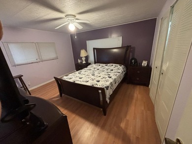 WELL MAINTAINED WITH 2 BEDROOMS, 2 BATHS AND A FLORIDA ROOM WITH - photo 17