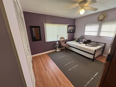 WELL MAINTAINED WITH 2 BEDROOMS, 2 BATHS AND A FLORIDA ROOM WITH - photo 20