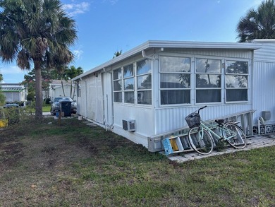 WELL MAINTAINED WITH 2 BEDROOMS, 2 BATHS AND A FLORIDA ROOM WITH - photo 24