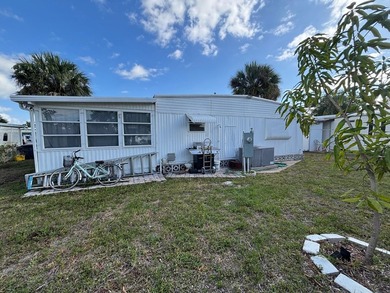 WELL MAINTAINED WITH 2 BEDROOMS, 2 BATHS AND A FLORIDA ROOM WITH - photo 26