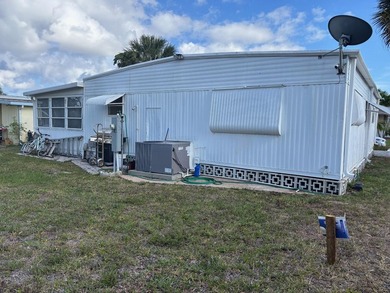 WELL MAINTAINED WITH 2 BEDROOMS, 2 BATHS AND A FLORIDA ROOM WITH - photo 28