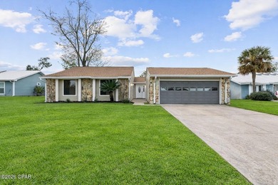 Welcome to this beautifully maintained 3-bedroom, 2-bathroom - photo 2