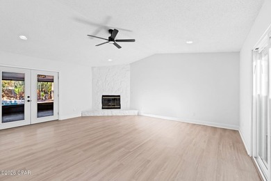Welcome to this beautifully maintained 3-bedroom, 2-bathroom - photo 9