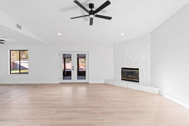 Welcome to this beautifully maintained 3-bedroom, 2-bathroom - photo 10