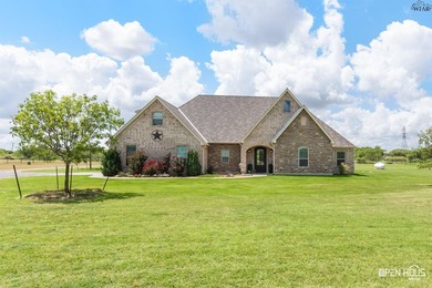 Remarkable 2018-built home on 2.5 fully fenced acres in - photo 2