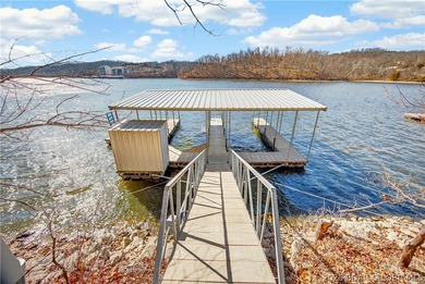 Offered by its original owners, this lovingly maintained 5-bed - photo 3