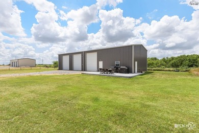 Remarkable 2018-built home on 2.5 fully fenced acres in - photo 4