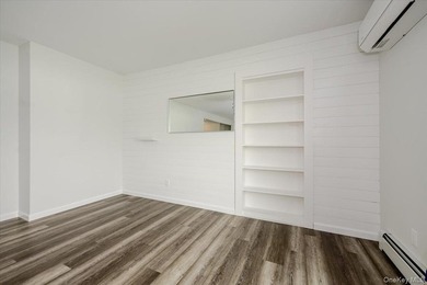 Welcome to this beautifully renovated 4 bedroom, 4.5 bathroom - photo 12
