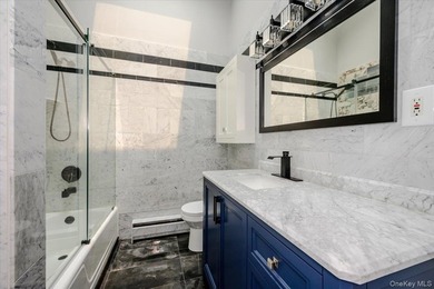 Welcome to this beautifully renovated 4 bedroom, 4.5 bathroom - photo 15