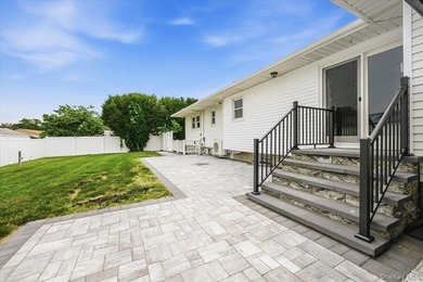 Welcome to this beautifully renovated 4 bedroom, 4.5 bathroom - photo 20