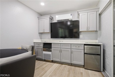 Welcome to this exceptional 3 bedroom + Den, 2 bath pool home - photo 21
