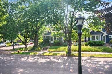 Classic 1.5 story charmer on a corner lot and just a short walk - photo 3