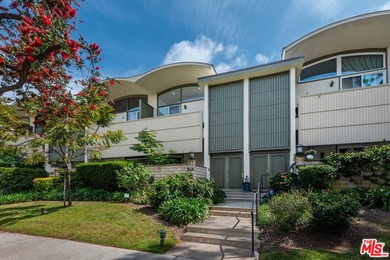 This extensively renovated front-facing multi-story townhome - photo 29