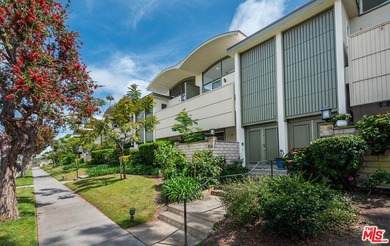 This extensively renovated front-facing multi-story townhome - photo 30