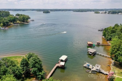 Lake Home ActiveUnderContr in Mooresville, North Carolina