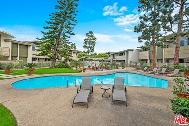 This extensively renovated front-facing multi-story townhome - photo 34