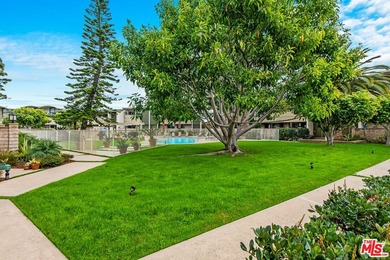 This extensively renovated front-facing multi-story townhome - photo 36