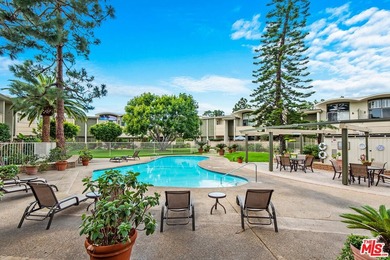 This extensively renovated front-facing multi-story townhome - photo 38