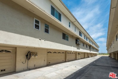 This extensively renovated front-facing multi-story townhome - photo 40