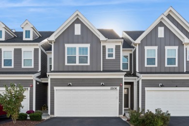 Lake Townhome/Townhouse For Sale in Naperville, Illinois