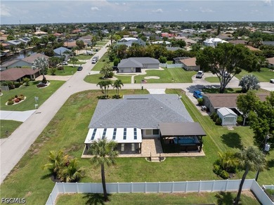Welcome to this exceptional 3 bedroom + Den, 2 bath pool home - photo 42