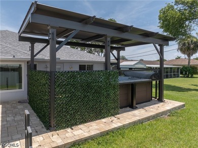 Welcome to this exceptional 3 bedroom + Den, 2 bath pool home - photo 44