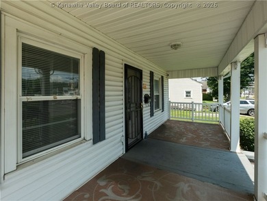 Historic riverfront home offering 1,967 sq ft on a .30-acre flat - photo 2