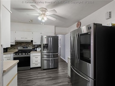 Historic riverfront home offering 1,967 sq ft on a .30-acre flat - photo 4