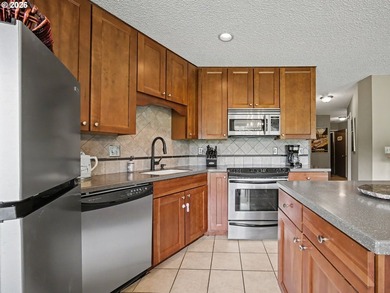 Experience resort style living in this upper-level 2 bedroom, 2 - photo 5