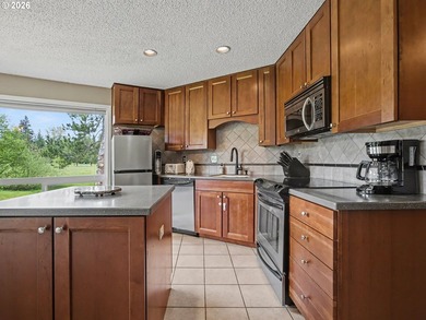 Experience resort style living in this upper-level 2 bedroom, 2 - photo 6