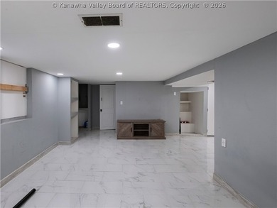 Historic riverfront home offering 1,967 sq ft on a .30-acre flat - photo 8