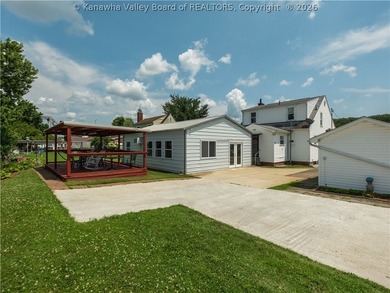Historic riverfront home offering 1,967 sq ft on a .30-acre flat - photo 10