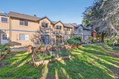Welcome to Vista Prieta, a desirable senior community in Live - photo 22
