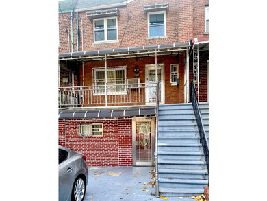 ***highly motivated seller***This is a legal 2-family house - photo 1