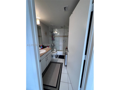 Rare opportunity to own a spacious 3-bedroom, 3-bath corner - photo 12