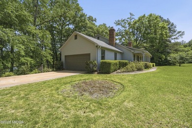 Welcome to this beautifully maintained 3-bedroom, 2.5-bath home - photo 5