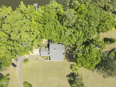 Welcome to this beautifully maintained 3-bedroom, 2.5-bath home - photo 6