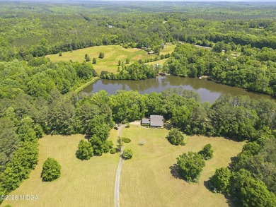 Welcome to this beautifully maintained 3-bedroom, 2.5-bath home - photo 7