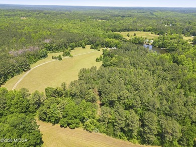 Welcome to this beautifully maintained 3-bedroom, 2.5-bath home - photo 8