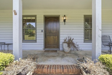 Welcome to this beautifully maintained 3-bedroom, 2.5-bath home - photo 9