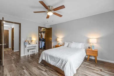 Affordable lake living at Medicine Lake! This top-floor 1-bed - photo 9