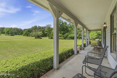 Welcome to this beautifully maintained 3-bedroom, 2.5-bath home - photo 10
