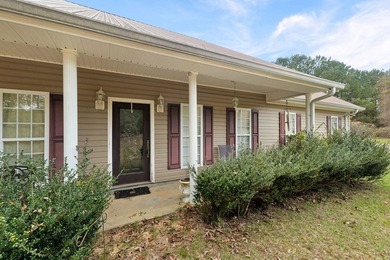 Charming 3-bedroom, 2-bath home situated on a spacious 0.82-acre - photo 5