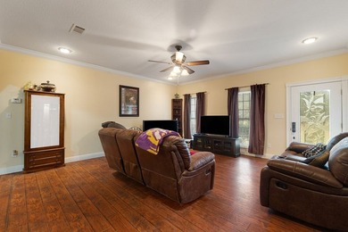Charming 3-bedroom, 2-bath home situated on a spacious 0.82-acre - photo 8