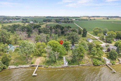 Lake life awaits! Enjoy 120' of prime Lake Winnebago frontage - photo 44