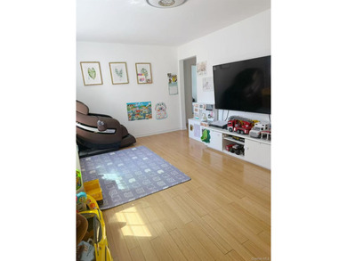 Spacious 3-bedroom (currently configured as 2-bedroom) co-op - photo 2