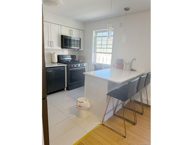 Spacious 3-bedroom (currently configured as 2-bedroom) co-op - photo 3