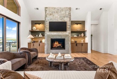 Experience modern mountain luxury in this custom 2026 Parade - photo 6