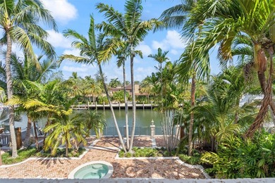 Priced to sell! Custom 4 BR/4.5 BA waterfront residence with - photo 4