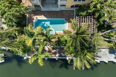 Priced to sell! Custom 4 BR/4.5 BA waterfront residence with - photo 6